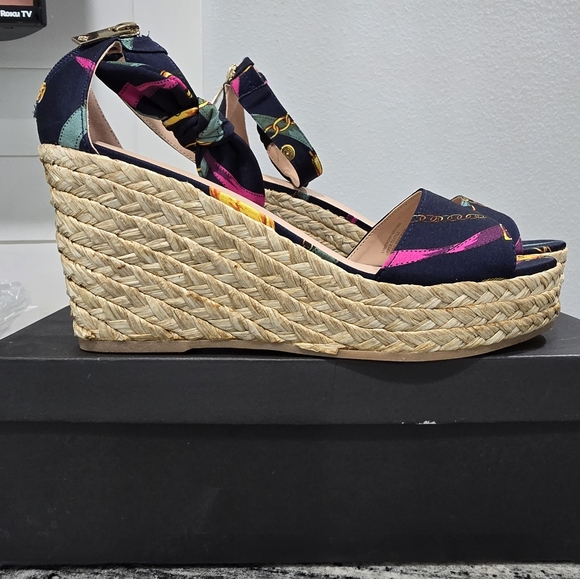 Chic Espadrille Wedge Sandals - Picture 5 of 5